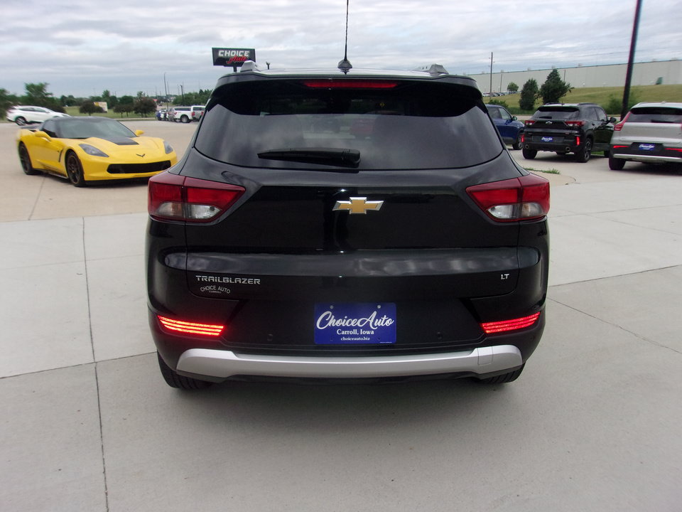 Used 2024 Chevrolet TrailBlazer LT w/ Driver Confidence Package FWD image 4