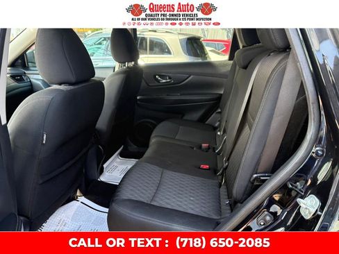 Used 2018 Nissan Rogue SV image 15