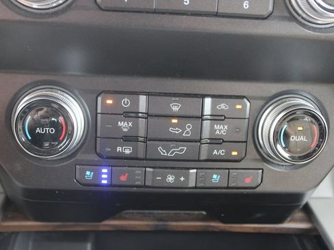 Used 2019 Ford F150 Lariat w/ Equipment Group 502A Luxury AWD/4WD image 34