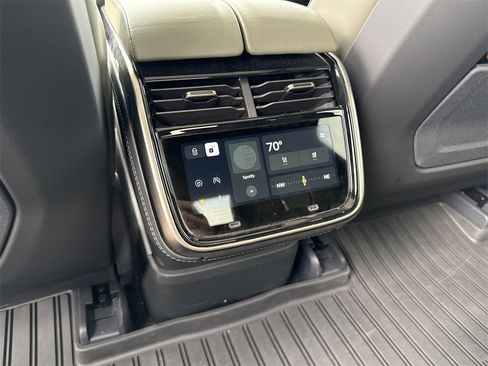 Used 2022 Rivian R1T Launch Edition image 24