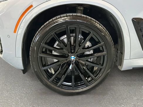 Used 2025 BMW X5 xDrive40i w/ M Sport Package AWD/4WD image 33