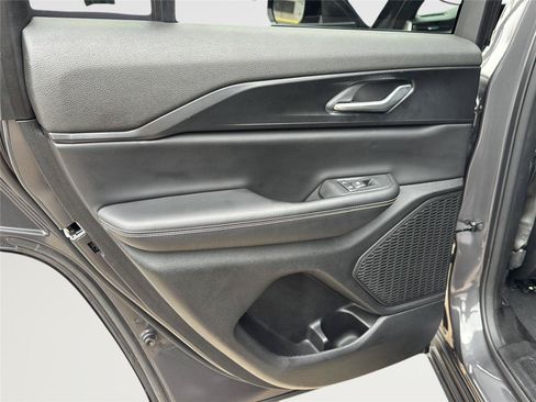 Used 2023 Jeep Grand Cherokee Altitude AWD/4WD image 25