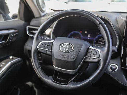 Used 2023 Toyota Highlander Limited FWD image 14