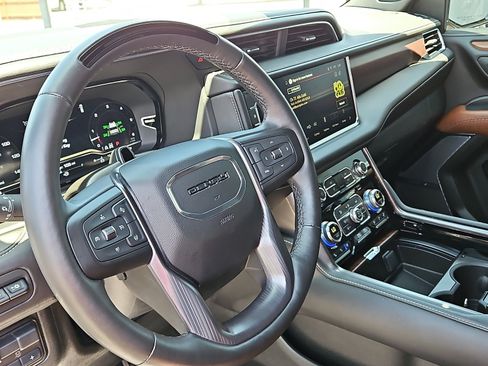 Used 2024 GMC Yukon Denali Ultimate AWD/4WD image 10