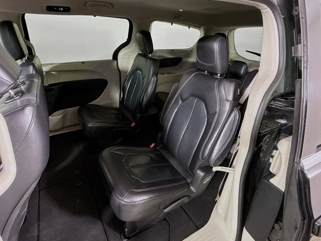 Used 2022 Chrysler Pacifica Touring-L FWD image 24