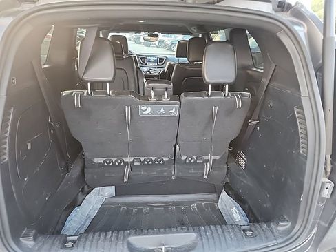 Used 2020 Chrysler Pacifica Limited image 12
