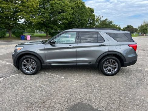 Used 2023 Ford Explorer XLT w/ Equipment Group 202A AWD/4WD image 6