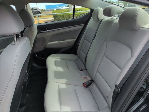 Used 2017 Hyundai Elantra SE image 13