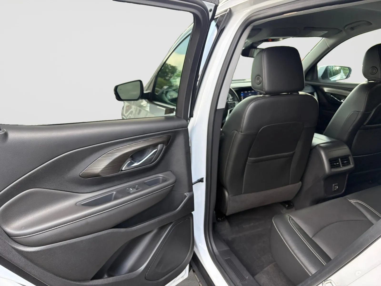 Used 2023 GMC Terrain SLT w/ Tech Package AWD/4WD image 14