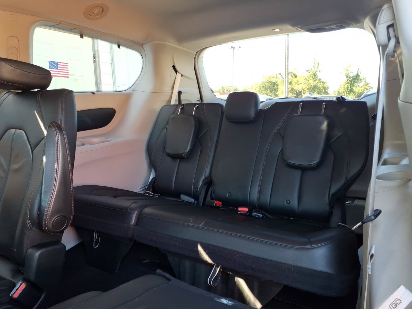 Used 2017 Chrysler Pacifica Touring-L FWD image 13