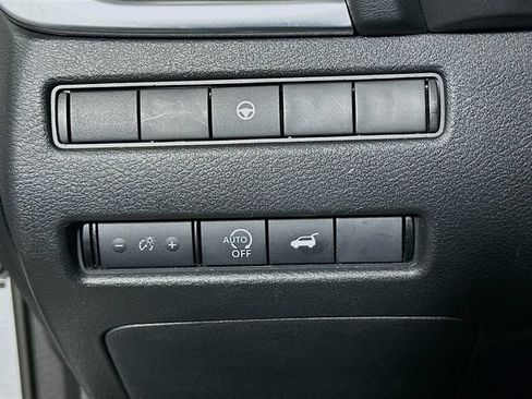 Used 2024 Nissan Rogue SV FWD image 11