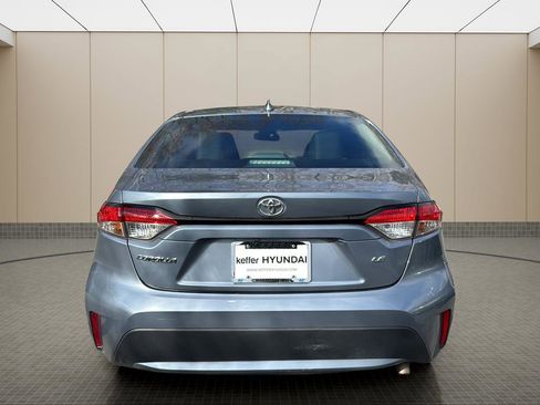 Used 2022 Toyota Corolla LE image 4