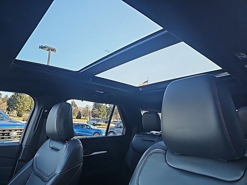 Used 2025 Ford Explorer ST-Line w/ Premium Package image 11