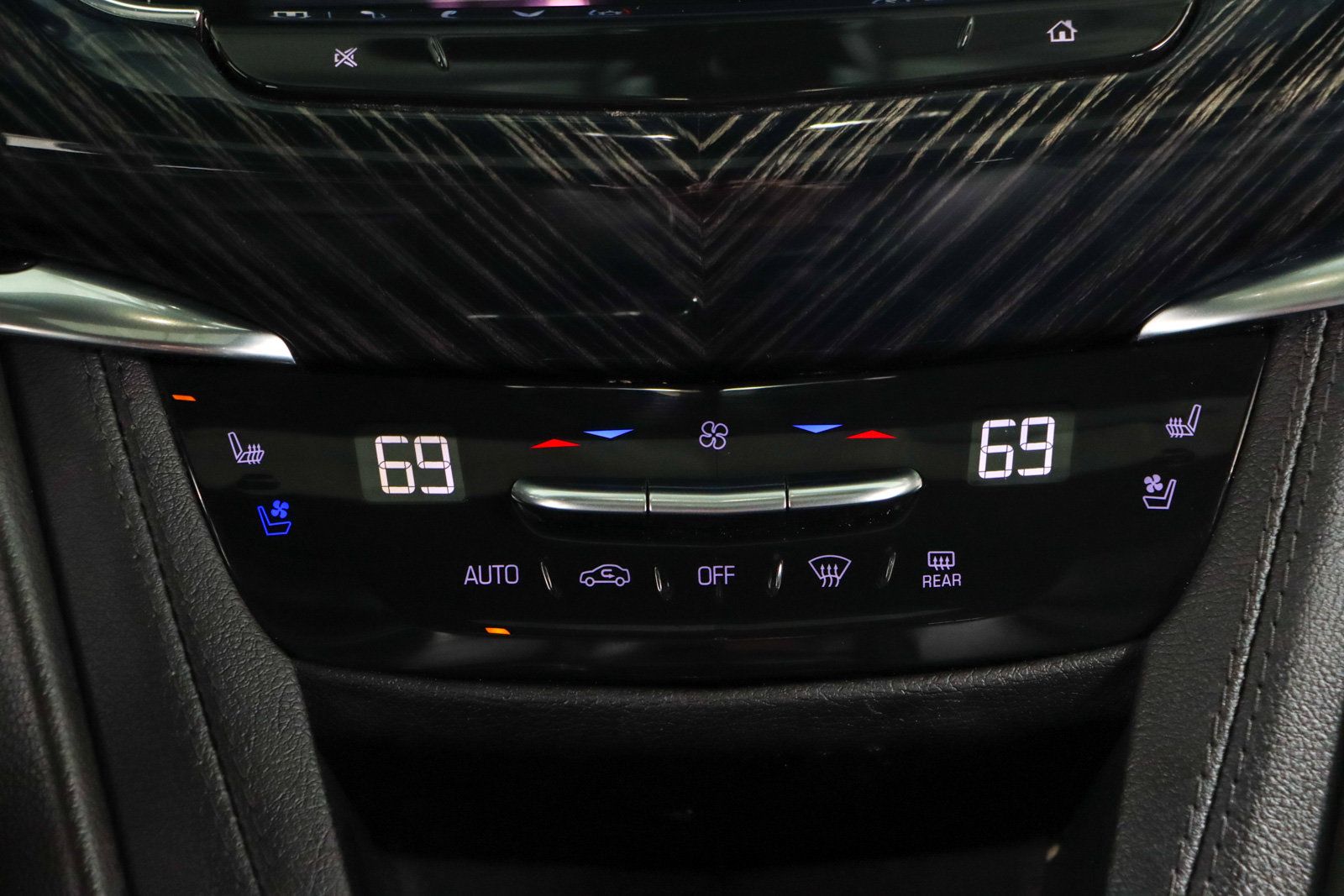 Used 2024 Cadillac XT6 Premium Luxury AWD/4WD image 19