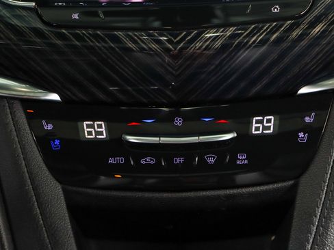 Used 2024 Cadillac XT6 Premium Luxury AWD/4WD image 19