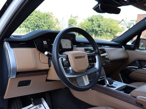 Used 2025 Land Rover Range Rover Long Wheelbase SE AWD/4WD image 9