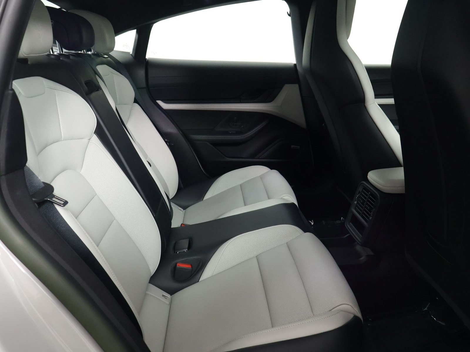 Certified 2023 Porsche Taycan 4S AWD/4WD image 31