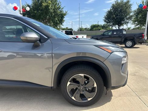 Used 2024 Nissan Rogue SV AWD/4WD image 11