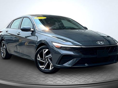 Used 2025 Hyundai Elantra Sport FWD image 2