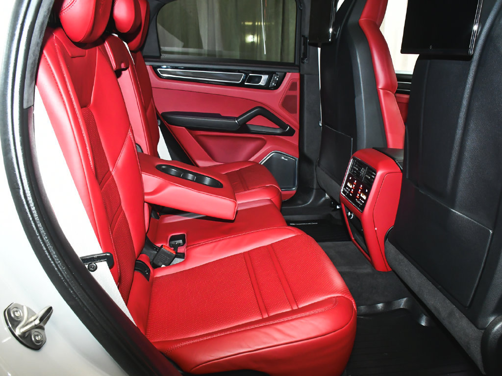 Used 2023 Porsche Cayenne GTS w/ Premium Package Plus AWD/4WD image 61