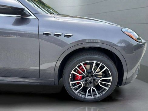 New 2025 Maserati Grecale GT image 6