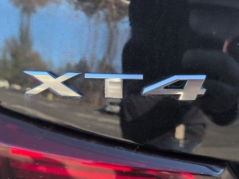 Used 2023 Cadillac XT4 Premium Luxury image 11