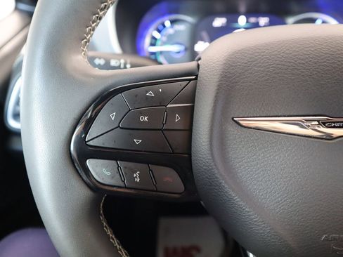 Used 2022 Chrysler Pacifica Touring-L w/ S Appearance Package image 9