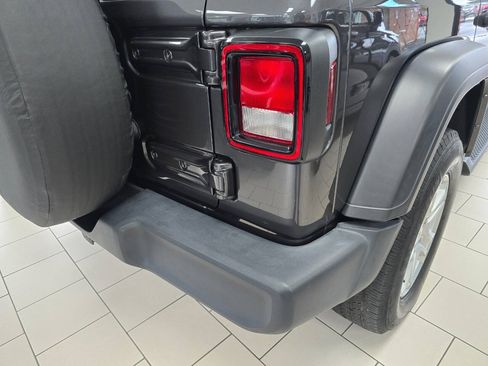 Used 2022 Jeep Wrangler Unlimited Sport AWD/4WD image 12
