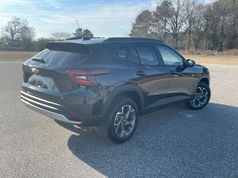 New 2026 Chevrolet Trax LT image 8