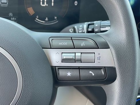 Certified 2025 Hyundai Kona SE FWD image 9