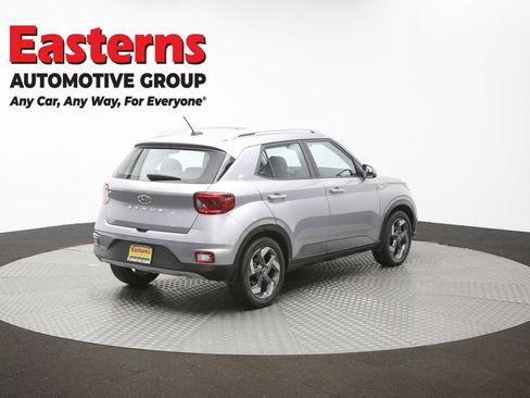 Used 2024 Hyundai Venue SEL FWD image 40