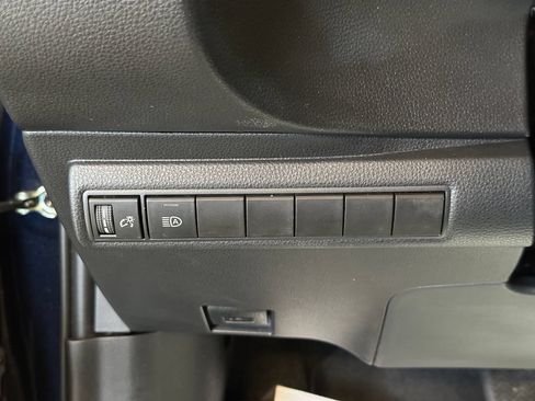 Used 2022 Toyota Corolla LE FWD image 17