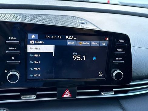 Used 2021 Hyundai Elantra SEL w/ Convenience Package FWD image 13