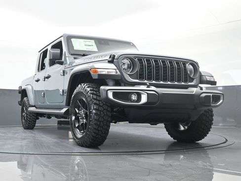 Used 2025 Jeep Gladiator Sport AWD/4WD image 64