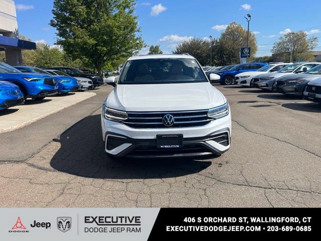 Used 2023 Volkswagen Tiguan SE AWD/4WD image 26