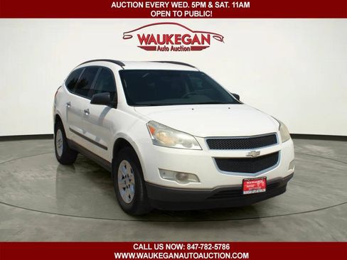 Used 2012 Chevrolet Traverse LS FWD image 3