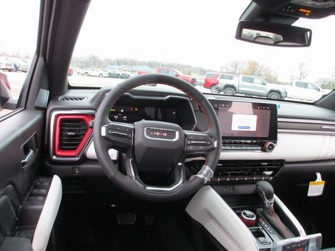 New 2026 GMC Canyon AT4X w/ AT4X AEV Edition image 14