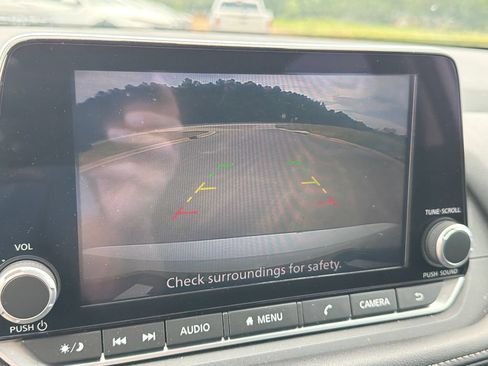 Used 2025 Nissan Rogue SV FWD image 29