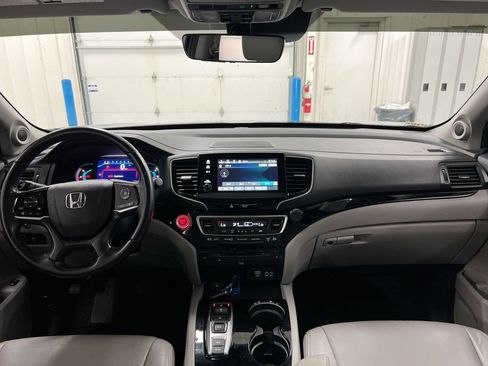 Used 2021 Honda Pilot Touring image 10
