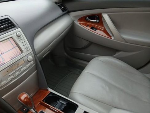 Used 2011 Toyota Camry LE image 17