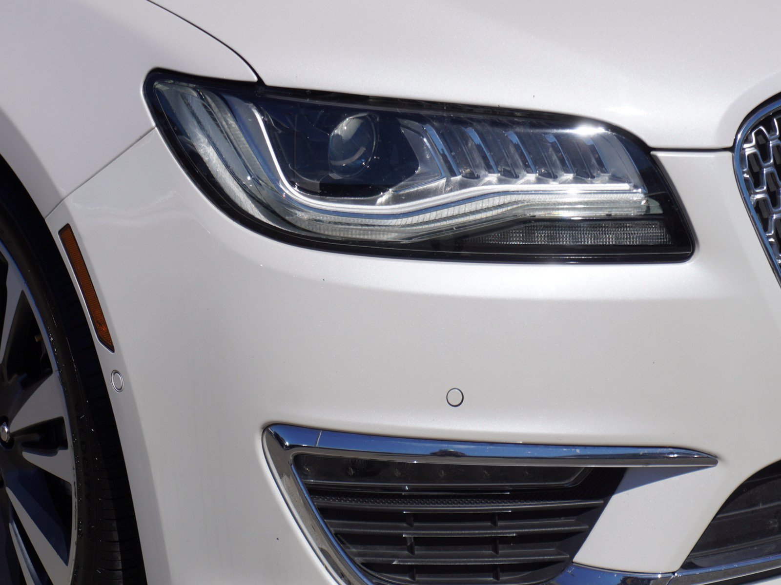 Used 2017 Lincoln MKZ Reserve w/ Technology Package FWD image 3