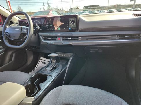 Used 2025 Kia K4 EX image 12