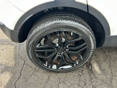 Used 2017 Land Rover Range Rover Evoque SE Premium image 12