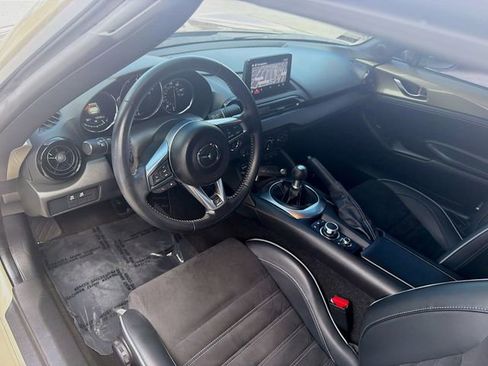 Used 2023 MAZDA MX-5 Miata Club RWD image 9