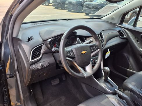 Used 2021 Chevrolet Trax LT w/ Sport Edition FWD image 19