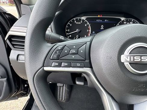 Used 2025 Nissan Altima 2.5 SV image 27