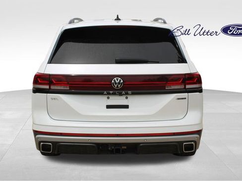 Used 2024 Volkswagen Atlas Peak Edition SEL AWD/4WD image 6