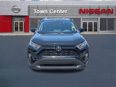 Used 2021 Toyota RAV4 XLE FWD image 2