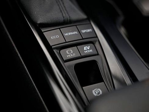 Used 2025 Toyota Camry LE image 40