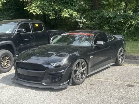 Used 2019 Ford Mustang GT Premium w/ Equipment Group 401A RWD image 3